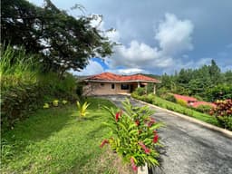 VENTA CASA CON VISTA AL MAR Y A LA MONTAÑA ALTOS DEL MARIA