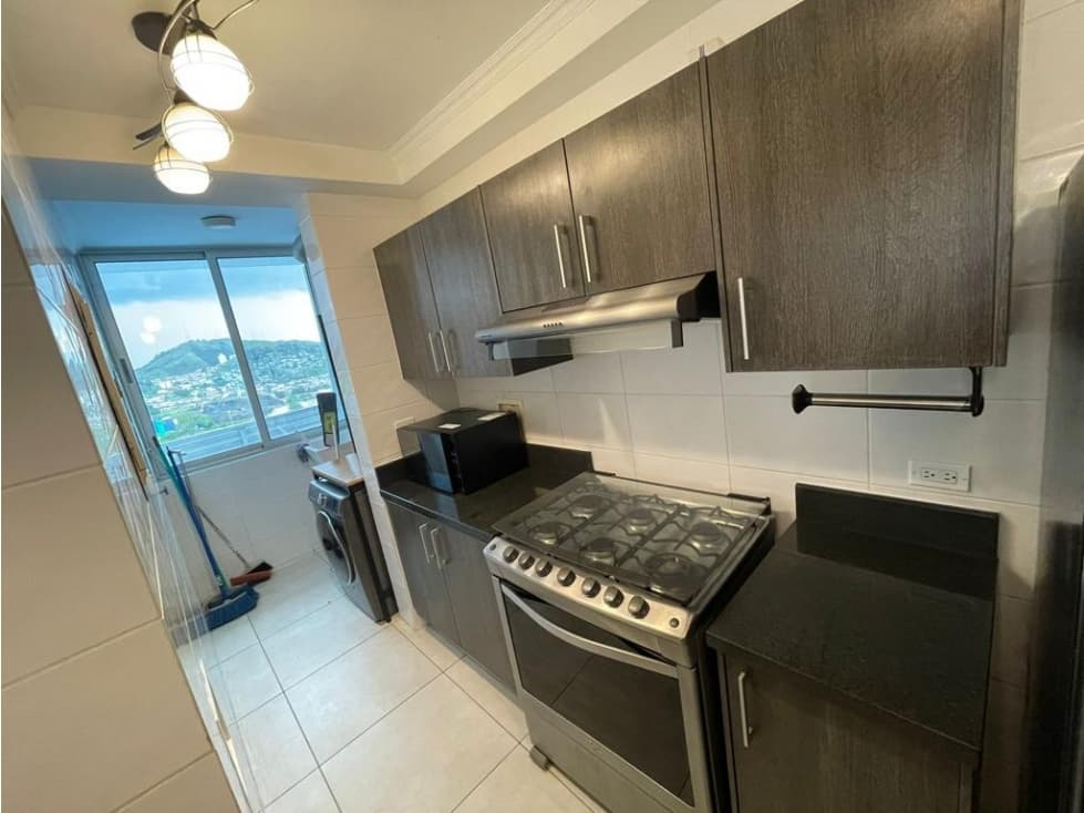 VENTA DE APARTAMENTO AMOBLADO PH SKY POINT TUMBA MUERTO 100M2 JP — foto 4