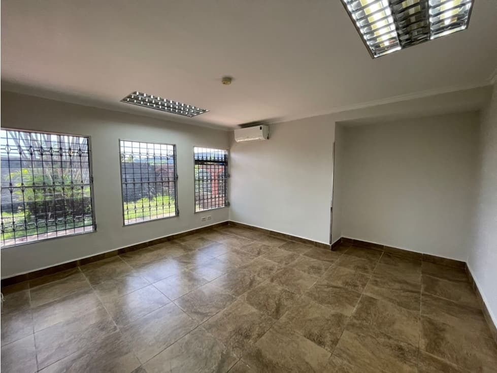 ALQUILER DE OFICINA EN EL DORADO 300mts — foto 1