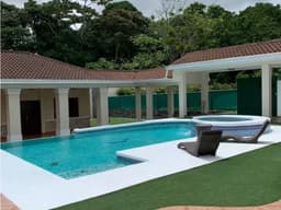 VENTA CASA CLAYTON 500M2 CON PISCINA CAMINO DE CRUCES CV