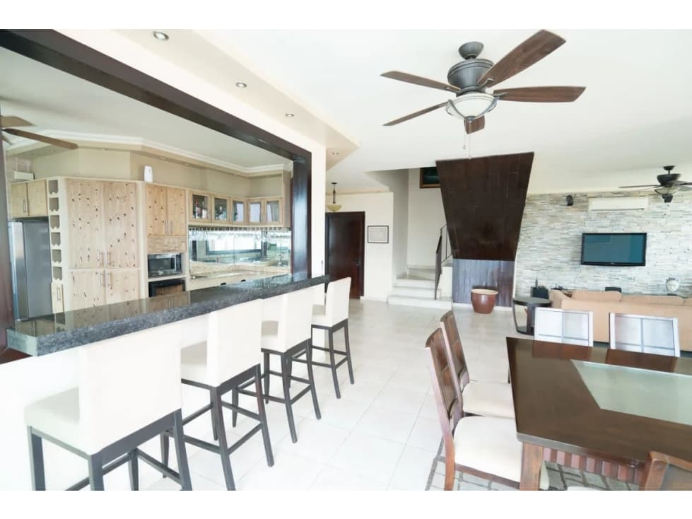 VENTA DE APARTAMENTO PENTHOUSE AMOBLADO PUNTA PACIFICA — foto 1