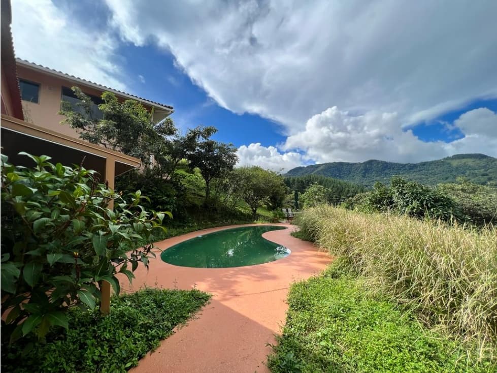 VENTA CASA CON PISCINA EN ALTOS DEL MARIA — foto 1