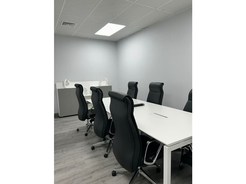 ALQUILER OFICINA AMOBLADA CREDICORP BANK — foto 4