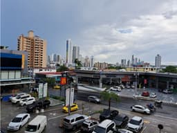 ALQUILER LOCAL 72m2 VIA PORRAS ROYAL BLUE PLAZA CON ACABADOS