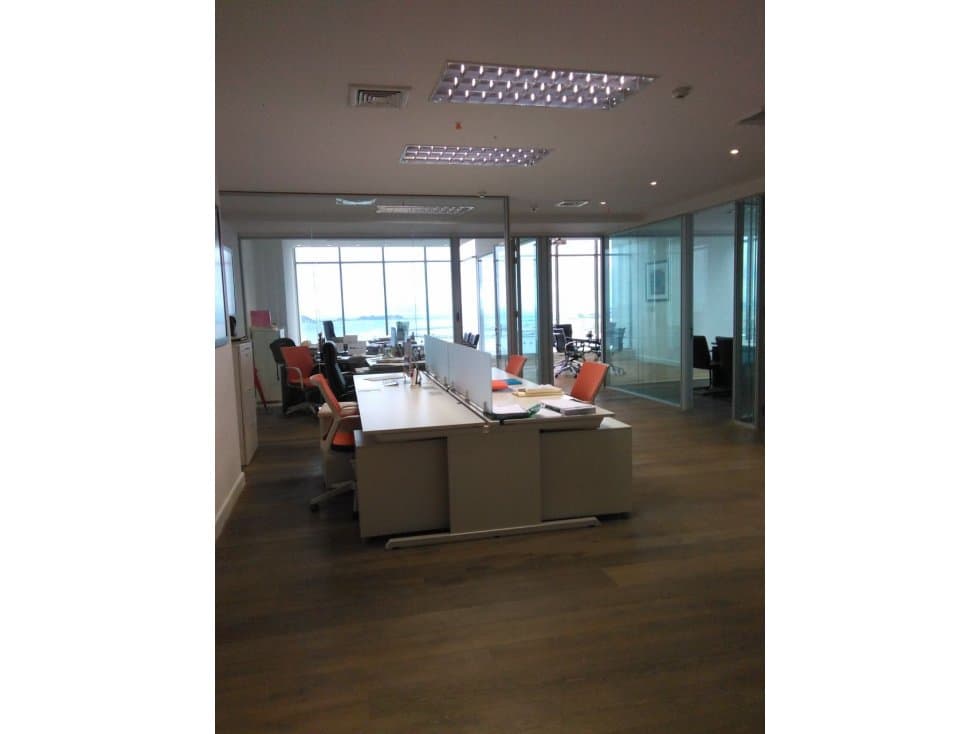 OFICINA AMOBLADA EN TORRE BICSA AV BALBOA — foto 1