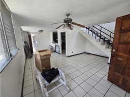 SE VENDE ESPACIOSA CASA CON AMPLIA TERRAZA EN CONDADO DEL REY AQ