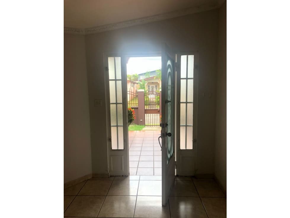 VENTA DE CASA DE 324M2 EN TERRAZAS DE BRISAS DEL GOLF AQ — foto 3