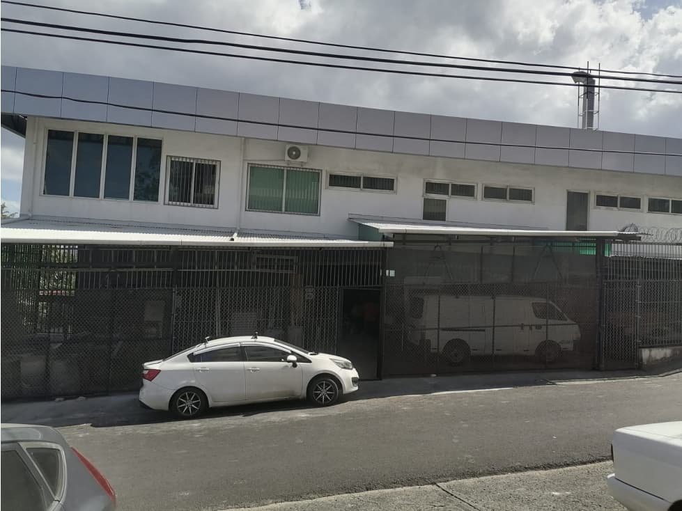 Se alquila galera con oficinas y Paneles solares — foto 1