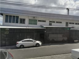 Se alquila galera con oficinas y Paneles solares