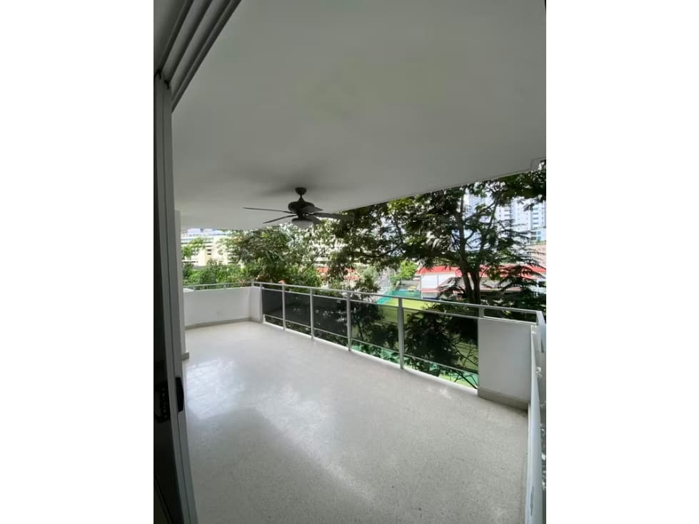 Venta de Apartamento Remodelado con Terraza en Marbella | MM — foto 1