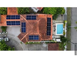 CASA SOLO LINEA BLANCA, PISCINA Y PANELES SOLARES EN COSTA DEL ESTE|MM