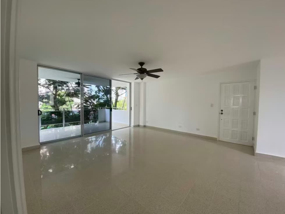 Venta de Apartamento Remodelado con Terraza en Marbella | MM — foto 2