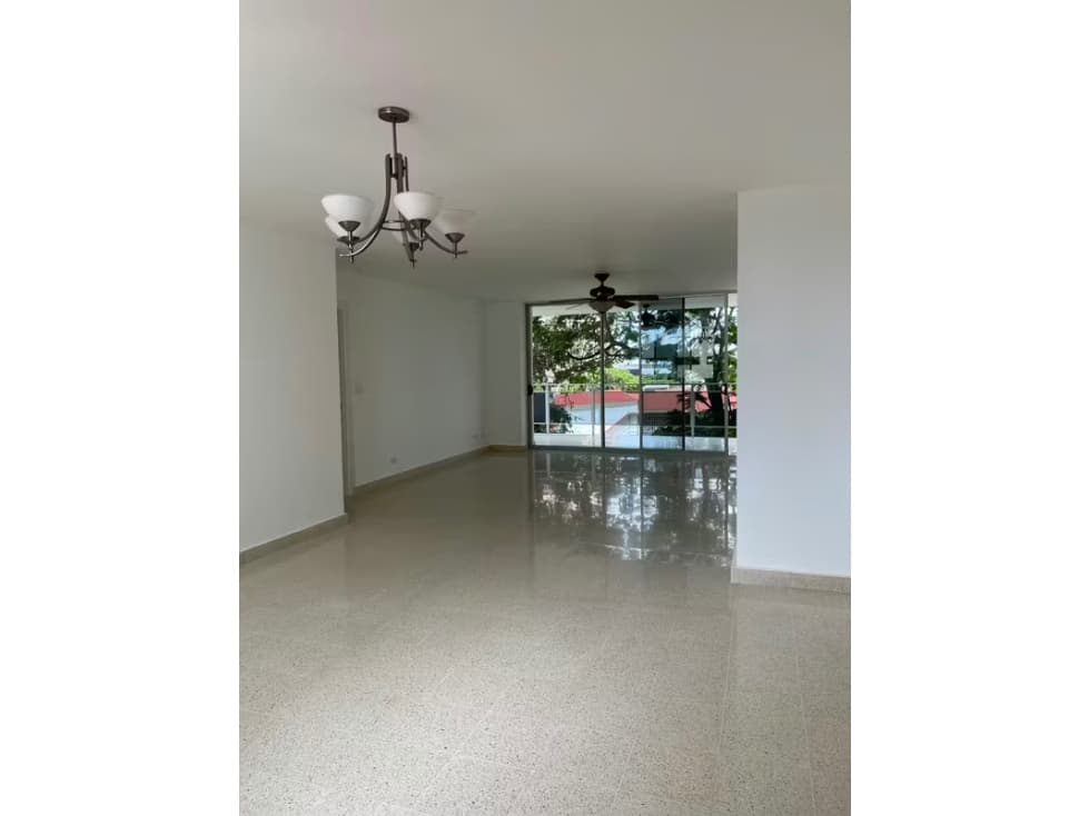Venta de Apartamento Remodelado con Terraza en Marbella | MM — foto 3