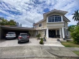 SE VENDE CASA CON PISCINA Y PANELES EN COSTA DEL ESTE NEGOCIABLE | MM