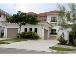 CASA EN SANTA MARIA - FAIRWAY ESTATE