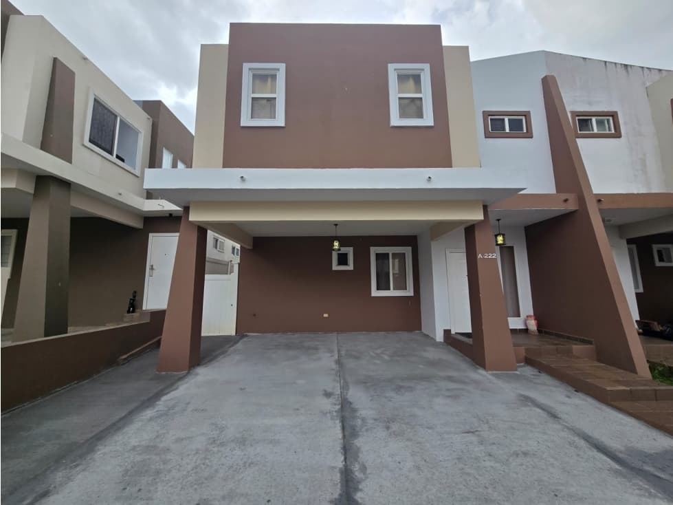 Alquiler de Casa en PH Everest Brisas del Golf Norte — foto 1