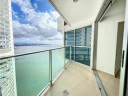 Apartamento en Venta en Oasis on the Bay
