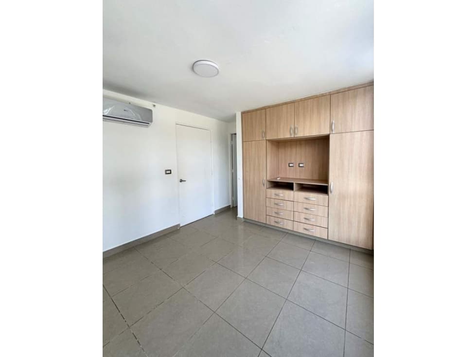 Apartamento en Venta en Dorado Lake, PH ROKAS excelentes condiciones — foto 3