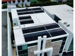 Casa Moderna Diseño de Altura y Eficiencia Energética, Altos de Golf