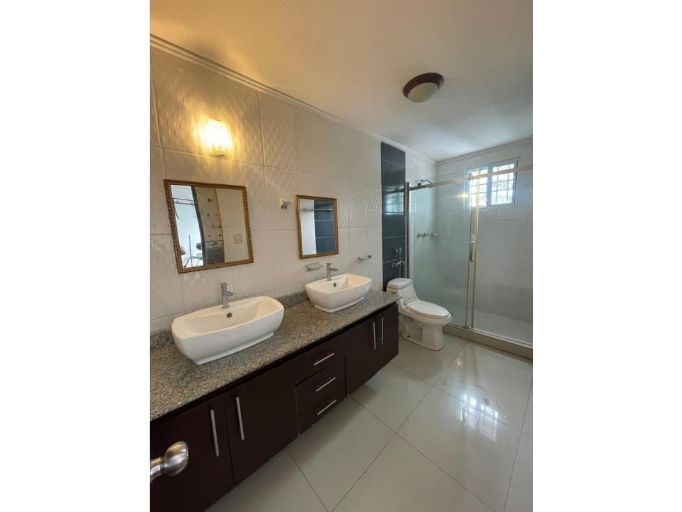 Casa de Lujo de 480m² en El Bosque, El Doral ¡Lista para Mudarse! — foto 5