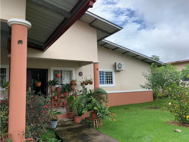 Hermosa Vivienda en Villas Oliva, Bágala