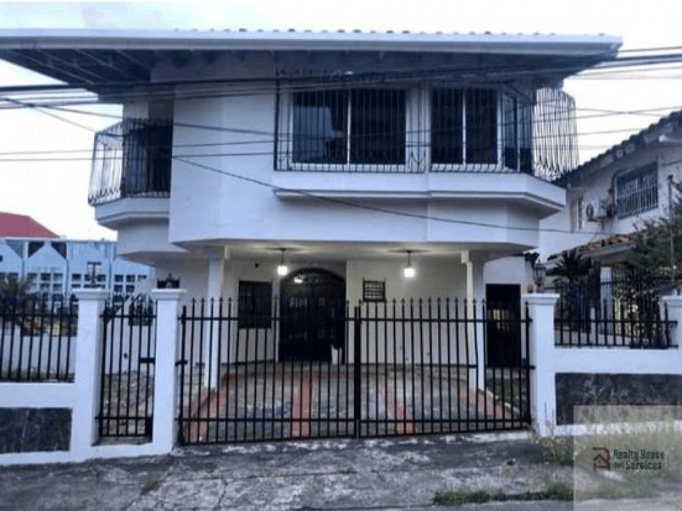 CASA EN HATO PINTADO DE 3 NIVELES 435M2 REMODELADA — foto 1