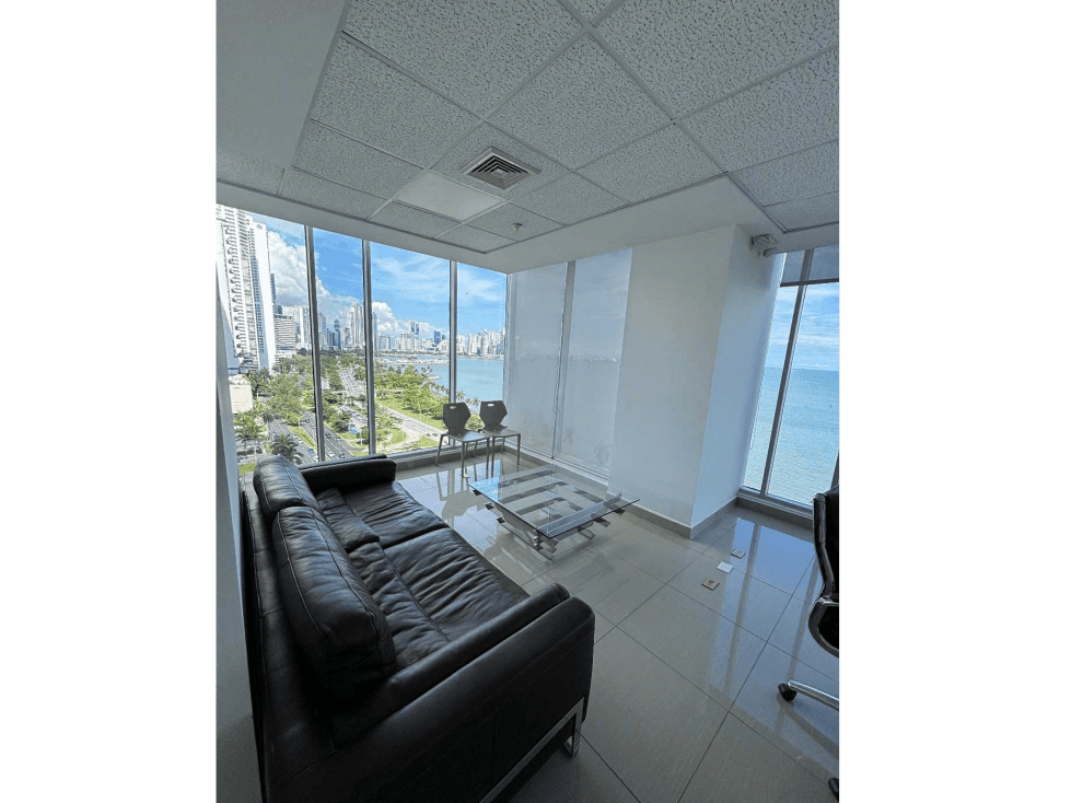 OFICINA EN AVENIDA BALBOA OFFICE CENTER AMOBLADA 119M2 — foto 1