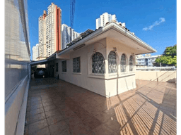 CASA EN ALTOS DEL GOLF USO RESIDENCIAL/ COMERCIAL 750M2