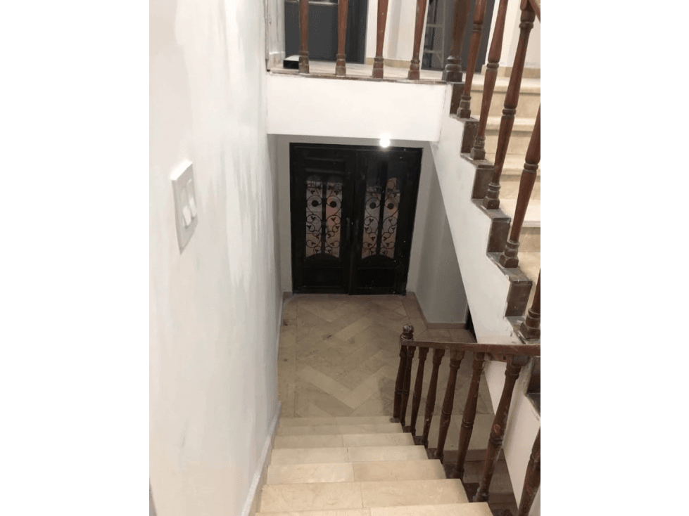 CASA EN HATO PINTADO DE 3 NIVELES 435M2 REMODELADA — foto 2