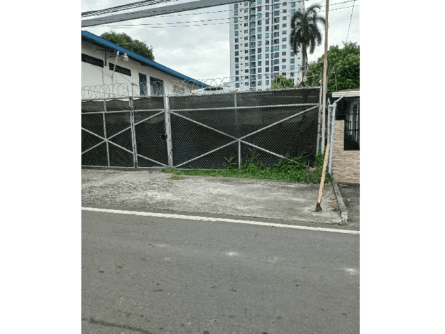 GALERA EN PARQUE LEFEVRE 500M2 A POCOS METROS AVENIDA ERNESTO LEFEVRE