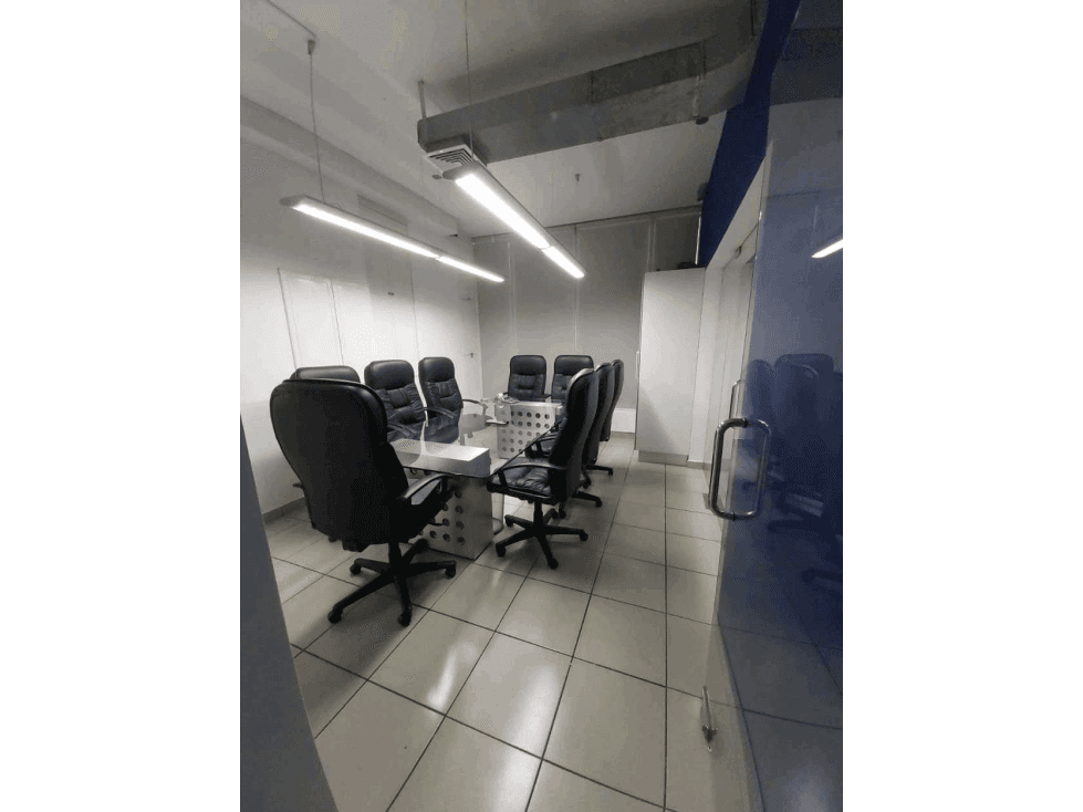 OFICINA EN OBARRIO PH HI TECH CON DIVISIONES 130M2 CON MOBILIARIO — foto 4