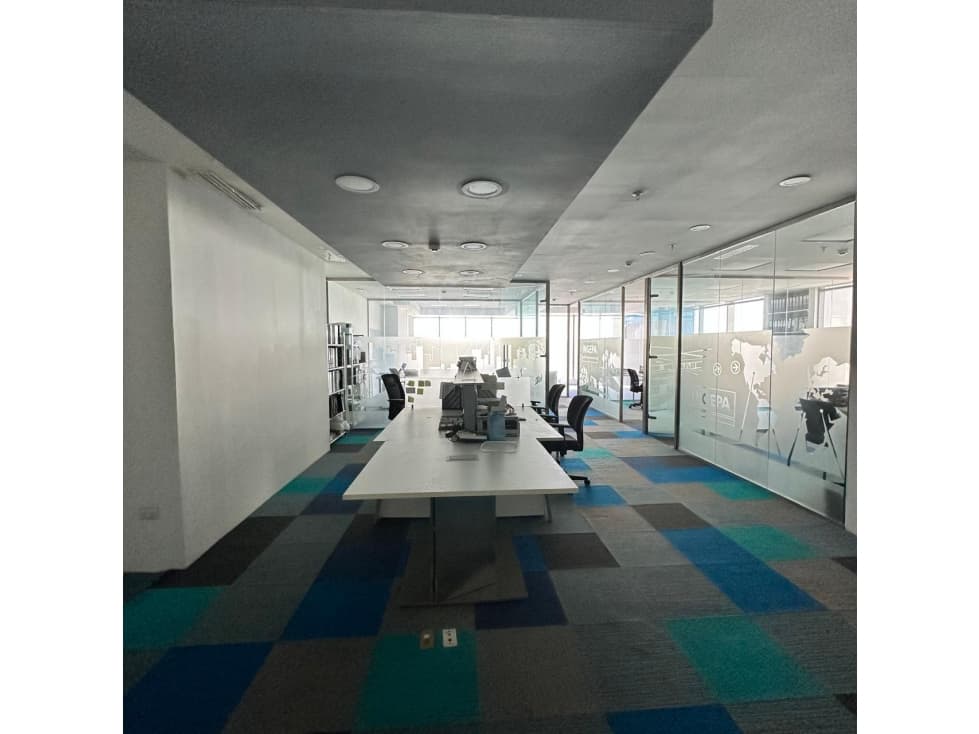 ALQUILO OFICINA AMOBLADA AVENIDA BALBOA TORRE BICSA — foto 1