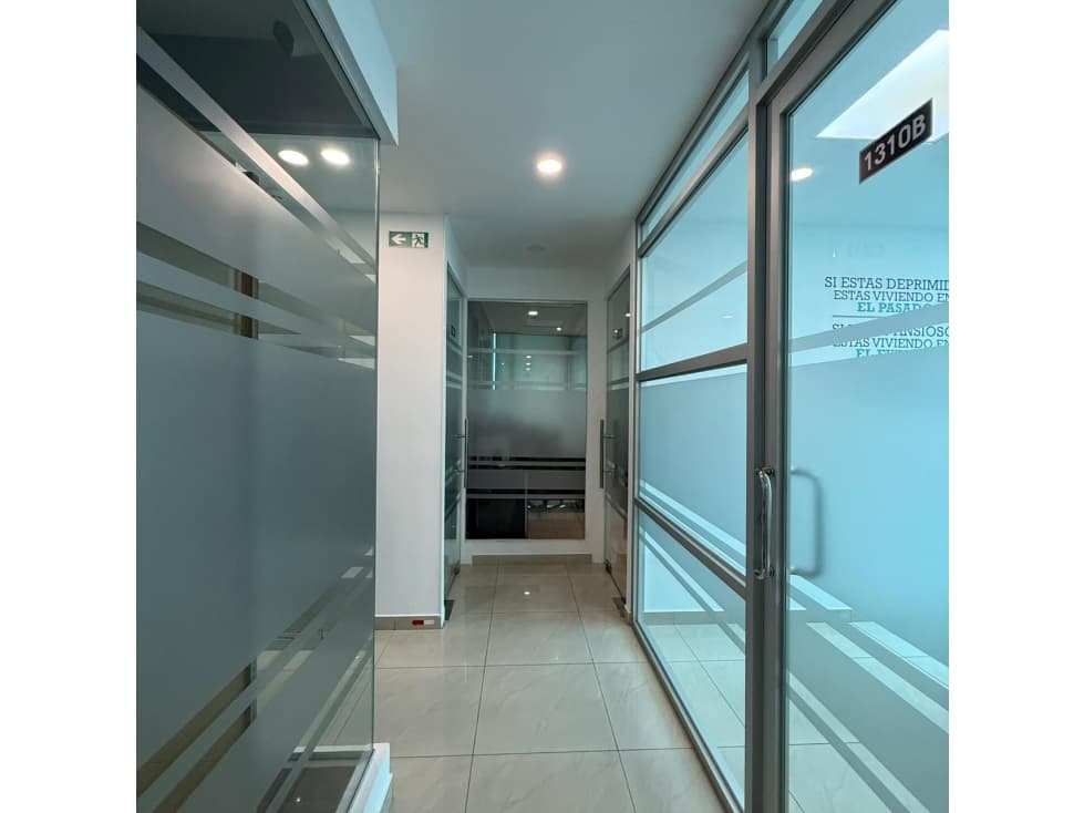 VENDO OFICINA AMOBLADA MARBELLA TORRE BANESCO — foto 4