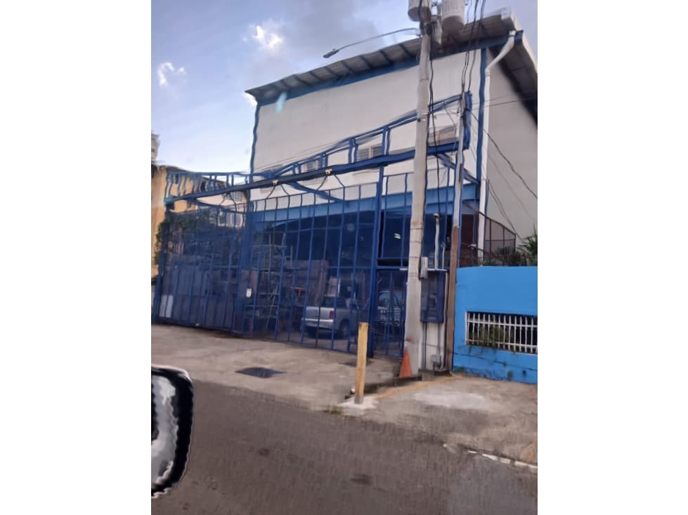 Venta de Galera en Parque Lefevre - 598m2 — foto 1