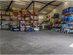 Galera Comercial / Industrial en Venta Orillac, Betania