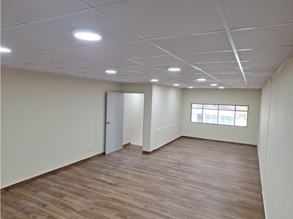 Alquiler de local comercial con mezanine en San Francisco — foto 1