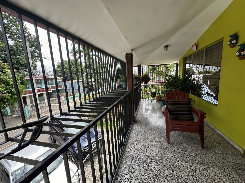 Venta de lote y construccion en Parque Lefevre, zona estrategica (TMP) — foto 2