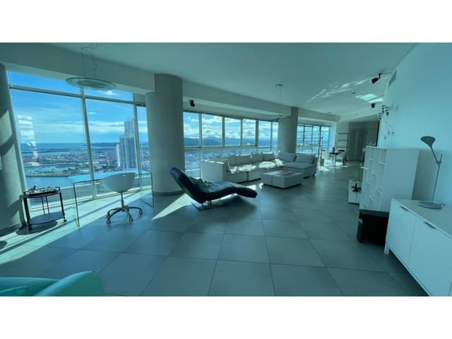 Se vende hermoso apartamento en Avenida Balboa