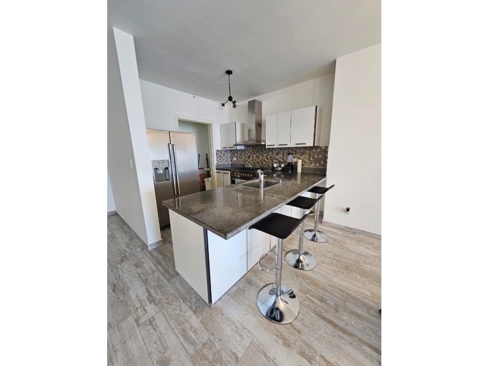 Se alquila apartamento en Avenida Balboa — foto 1