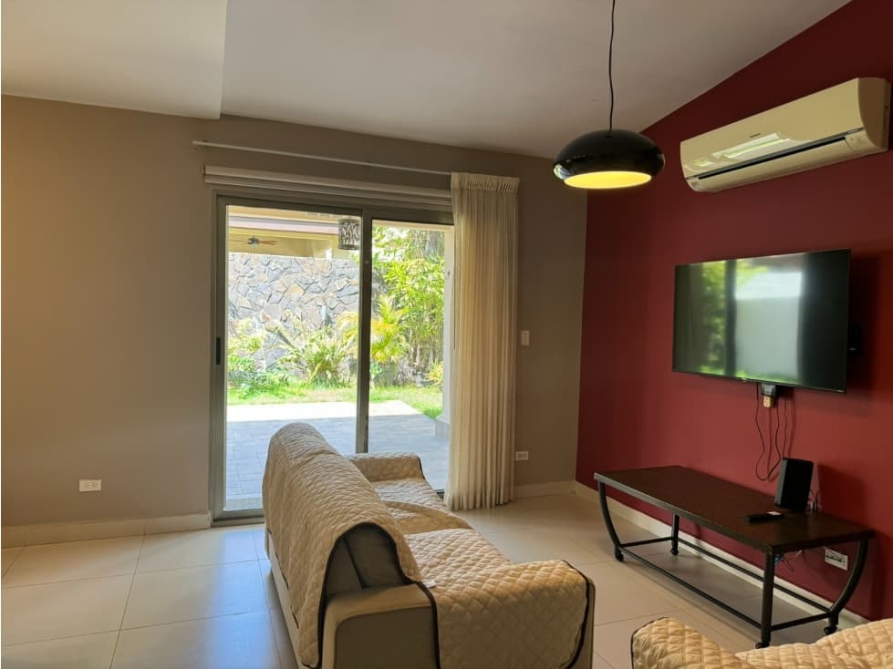 Se alquila Casa Unifamiliar — foto 1