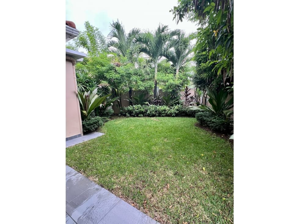 Alquiler o Venta de Casa de dos niveles en Castel Novo - — foto 2