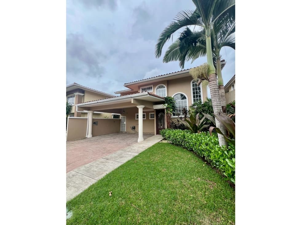 Alquiler o Venta de Casa de dos niveles en Castel Novo - — foto 1