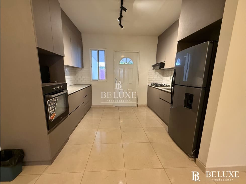 VENDO CASA PRIMERA LINEA DE VERSALLES, LAS ACACIAS (19) — foto 3