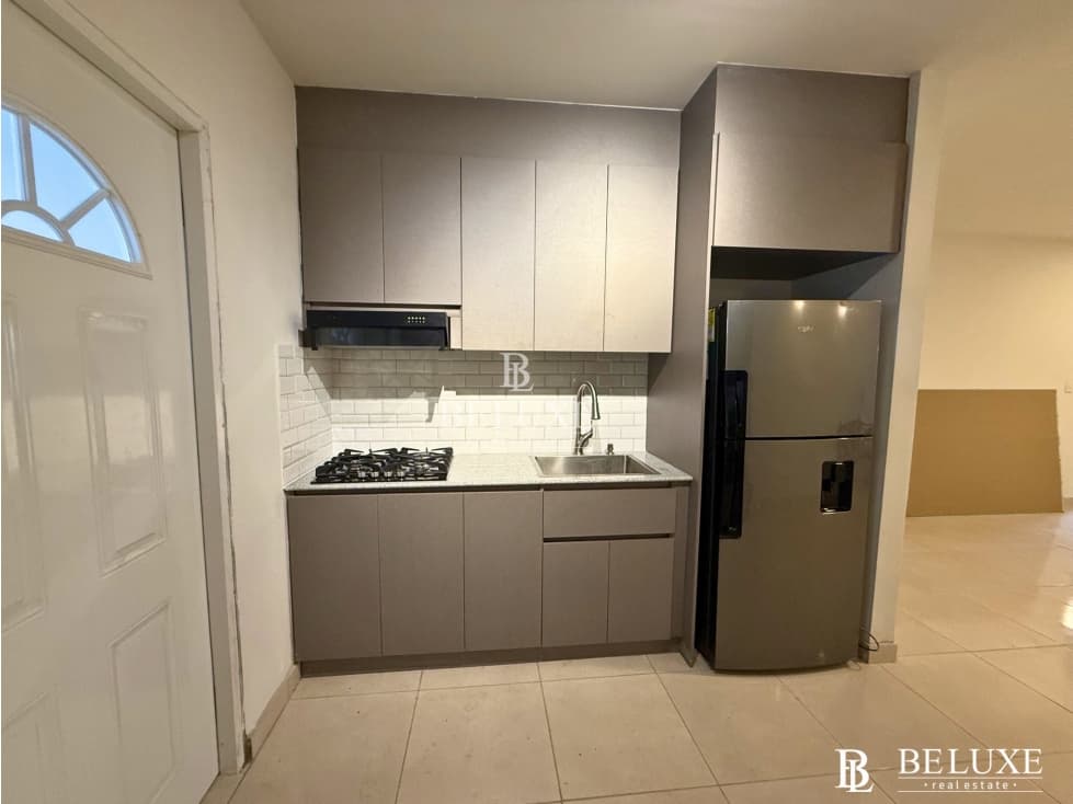 VENDO CASA PRIMERA LINEA DE VERSALLES, LAS ACACIAS (19) — foto 2