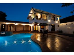 VENTA DE CASA REMODELADA EN VERSALLES I, LAS ACACIAS (21)