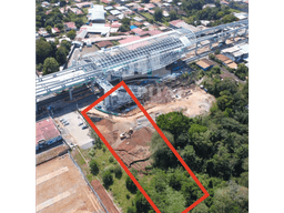 Venta de terreno en Vista Alegre- frente a la estación del metro