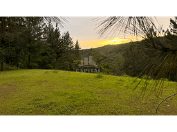 SE VENDE TERRENO EN CERRO AZUL