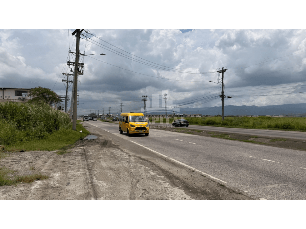 SE ALQUILA TERRENO COMERCIAL VÍA PARAMERICANA — foto 1