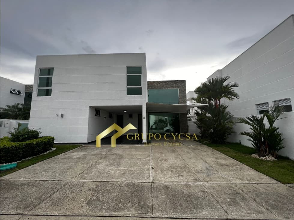 CASA EN VENTA EN COSTA SUR PH COSTA ESMERALDA — foto 1