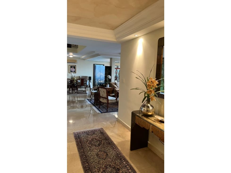 ¡VENDO AMPLIO Y ELEGANTE PENTHOUSE REMODELADO! — foto 2